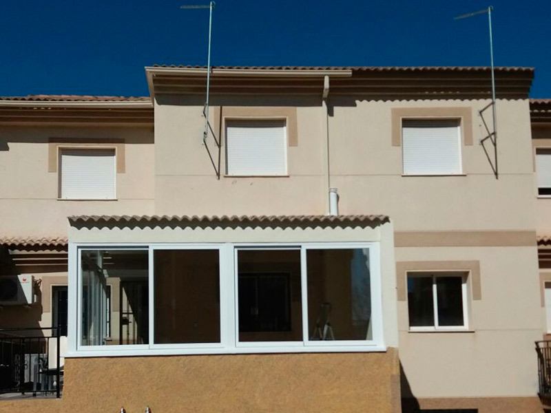 Cerramientos de aluminio para terrazas, balcones y negocios en Grananda